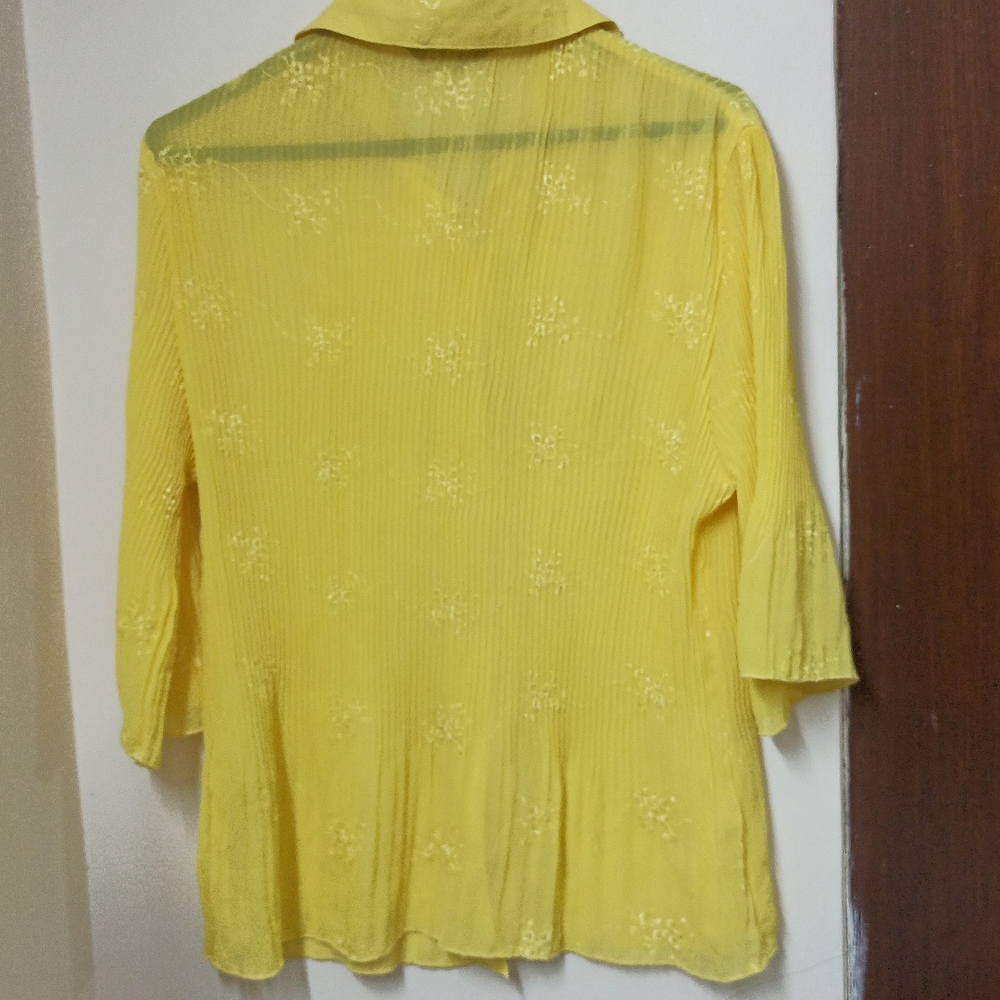 Yellow Top - Picture 6 of 11